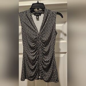 Chic Black/White/Tan Geometric Top w/ Center Ruching stretchy. Fits like Small